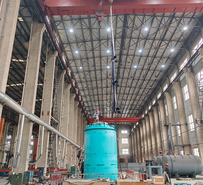 120立方的搪玻璃反應(yīng)釜攪拌安裝2